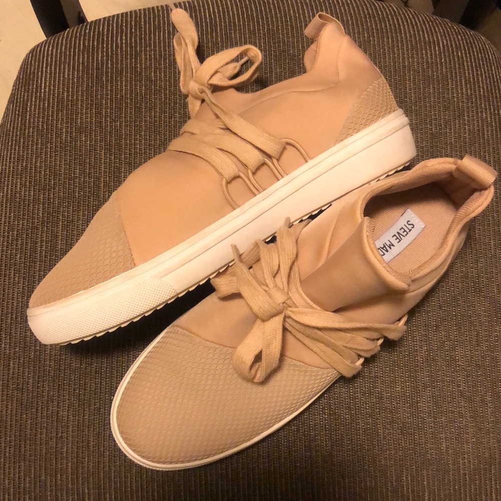 Steve Madden slip ons size 9